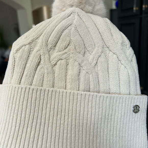 Lululemon Beanie with Pom-Pom Cable Knit NWT Ready For Gifting - Picture 5 of 5